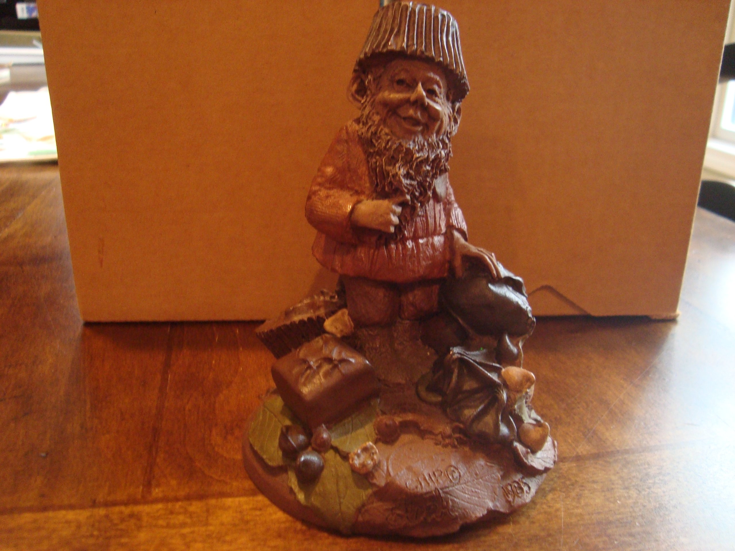 Amazon.com: Tom Clark Gnome Chip, Retired 1985 : Patio, Lawn & Garden